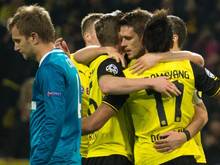 Die Spieler von Borussia Dortmund bejubeln den Treffer von Sebastian Kehl. Foto: Bernd Thissen