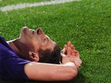 Mario Gomez bekam einen Schlag auf das Knie und musste ausgewechselt werden. Foto: Ciro Fusco