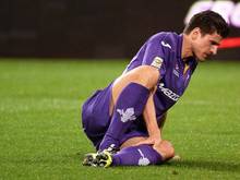 Mario Gomez hat einen Schlag gegen das linke Knie erhalten. Foto: Ciro Fusco