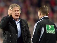 Nürnbergs Trainer Gertjan Verbeek hatte sich über den Schiedsrichter beschwert. Foto: Patrick Seeger