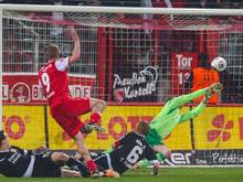 Sören Brandy (2.v.l.) erzielte in der 28. Minute das 1:0 für Union Berlin. Foto: Hannibal
