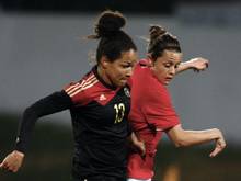 Celia Sasic klagt über eine Schienbeinprellung