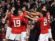 Die Spieler von Manchester United feiern den Treffer zum 1:1