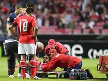 Benficas Sílvio hat sich in der Partie gegen Alkmaar ein Bein gebrochen