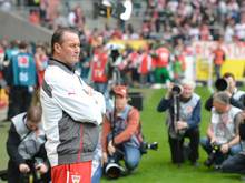 Trainer Huub Stevens erwartet bei der Partie gegen den FC Schalke ein Wiedersehen mit seinem Ex-Club