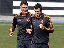 Cristiano Ronaldo (l) ist fit, Gareth Bale nimmt auf der Bank Platz