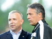 Union-Präsident Dirk Zingler (l.) und Cheftrainer Uwe Neuhaus vor dem Spiel gegen Lautern
