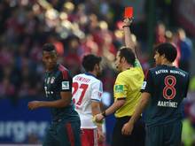Jérôme Boateng (l) sah gegen den HSV nach einer Tätlichkeit die Rote Karte