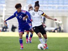 Celia Sasic (r.) verletzte sich am Außenband