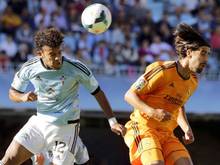 Real Madrids Sami Khedira (r.) stand gegen Celta Vigo wieder in der Startelf