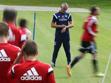 Mirko Slomka ist mit seinem Team in die Saisonvorbereitung gestartet