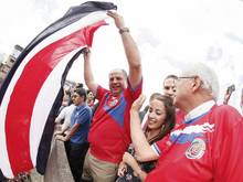 Costa Ricas Präsident Luis Guillermo Solis wird zum «Feierbiest». Foto: Jeffrey Arguedas