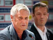 Armin Veh (l) ist wieder Trainer bei seiner alten Liebe VfB Stuttgart. Foto: Sebastian Kahnert