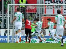 Der Ingolstädter Mathew Leckie (2.v.l) erzielte das 1:0 gegen Greuther Fürth