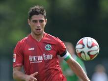 Hannovers Kapitän Lars Stindl hat sich einen Außenbandanriss im rechten Knie zugezogen