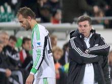 Wolfsburgs Coach Dieter Hecking muss weiter auf Bas Dost verzichten