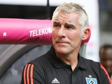 Eine erneute Niederlage wird sich HSV-Trainer Mirko Slomka kaum erlauben können. Foto: Axel Heimken