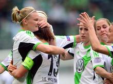 Wolfsburgs Alexandra Popp (l) ist wohl einsatzfähig. Foto: Peter Steffen