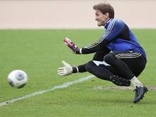 Torhüter Rene Adler trainiert beim HSV wieder mit der Mannschaft