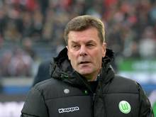 Wolfsburgs Trainer Dieter Hecking warnt vor OSC Lille. Foto: Peter Steffen