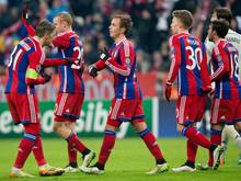 Die Münchner Spieler feiern ihren lockeren 3:0-Sieg. Foto: Sven Hoppe