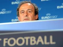 UEFA-Präsident Michel Platini ist für die Einführung der Weißen Karte