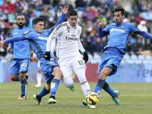 Real Madrid muss längere Zeit auf James Rodriguez (M.) verzichten