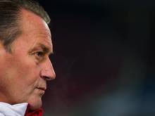 Trainer Huub Stevens steht mit dem heimschwachen VfB gegen Bayern vor einer Mammutaufgabe