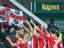 Die Spieler von Union Berlin widmen ihren Sieg dem erkrankten Teamkameraden Benjamin Köhler