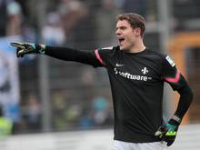 Der Darmstädter Torwart Christian Mathenia macht sich bemerkbar