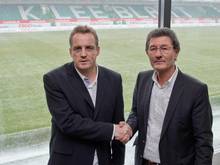 Zwischen Mike Büskens und Vereinspräsident Helmut Hack herrscht Einigkeit