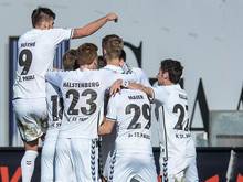 Die Spieler vom FC St. Pauli feierten einen Auswärtserfolg