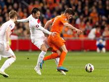 Klaas-Jan Huntelaar (r.) gelang kurz vor Schluss zumindest der Ausgleich für Oranje