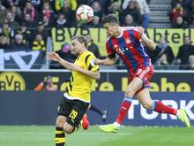 Der Ex-Dortmunder Robert Lewandowski (r) erzielte den Treffer zum 1:0 für Bayern Münchzen