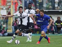 Claudio Marchisio hat gegen Parmas Ishak Belfodil so seine Probleme