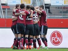 Nürnbergs Spieler können sich über einen klaren Heimsieg freuen