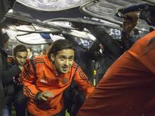 Die Spieler von River Plate mussten unter Polizeischutz vom Spielfeld gebracht werden