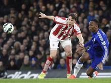 Stoke City verpflichtet Philipp Wollscheid (l) fest