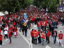 In Warschau beherrschen die Fans des FC Sevilla das Straßenbild