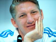 Bastian Schweinsteiger nimmt den «Blatter-Kniefall» mit Humor