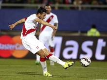 Claudio Pizarro erzielt für Peru den Siegtreffer