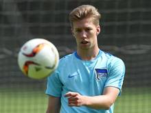 Mitchell Weiser wird am Knie untersucht