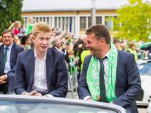 Gut lachen: Kevin De Bruyne (l.) ist Fußballer, Dieter Hecking Trainer des Jahres