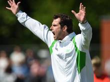 Wolfsburgs Trainer Ralf Kellermann kann sich über einen 8:0-Sieg freuen