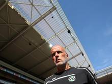 Hannovers Trainer Michael Frontzeck erteilt Panikreaktionen eine Absage