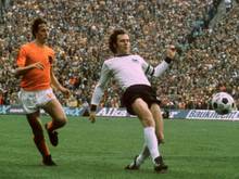 Franz Beckenbauer (r.) ist als Spieler und Trainer eine Legende