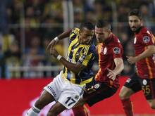 Lukas Podolski (M) und verpasste mit Galatasaray gegen Fenerbahce einen Sieg im Istanbul-Derby