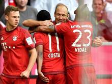 Arjen Robben (2.v.r.) eröffnete das Torfestival des FC Bayern gegen den VfB Stuttgart