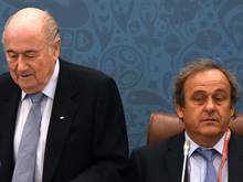 Das Urteil gegen Joseph Blatter (l) und Michel Platini wird bekanntgegeben
