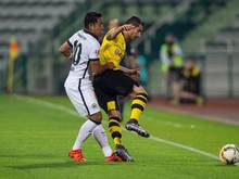 Frankfurts Neuzugang Marco Fabian (l.) spielte im Testspiel gegen Borussia Dortmund durch